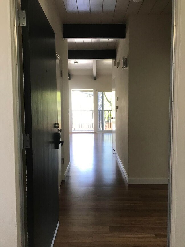 Building Photo - Tranquil and Remodeled 2BR/1BA Updated Uni...