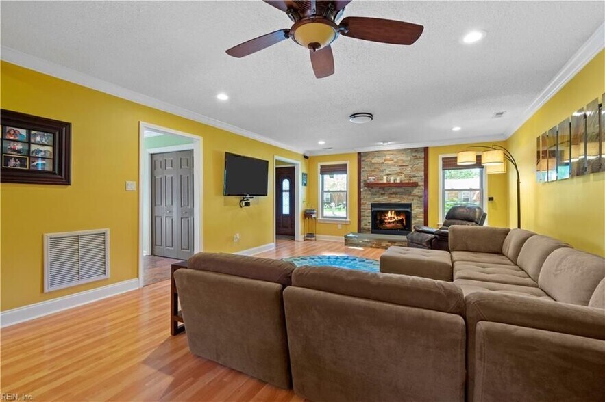 Building Photo - 924 Scarlet Oak Ct N