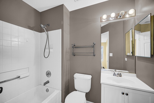 Building Photo - 3473 Ravinia Cir