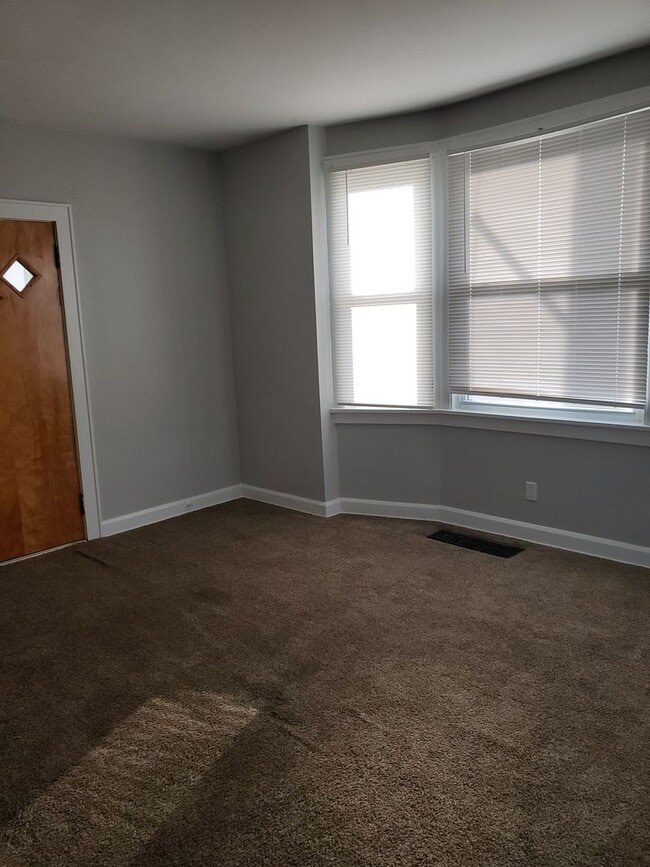 Building Photo - 2 Bedroom NE Canton Home for Rent