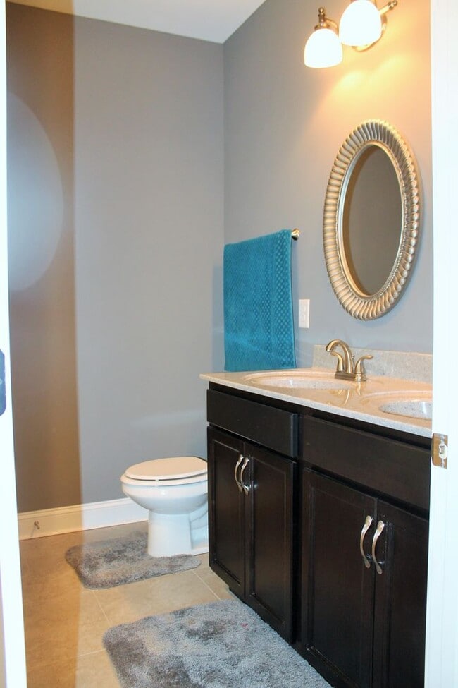 Building Photo - 256 Azalea Dr