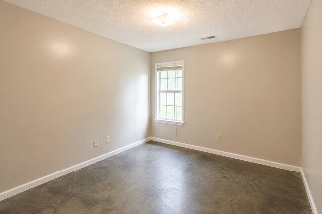 Building Photo - 20 Country Brook Dr