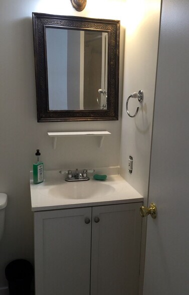 Building Photo - 2390 Hunters Square Ct
