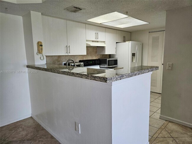 Building Photo - 5011 Wiles Rd