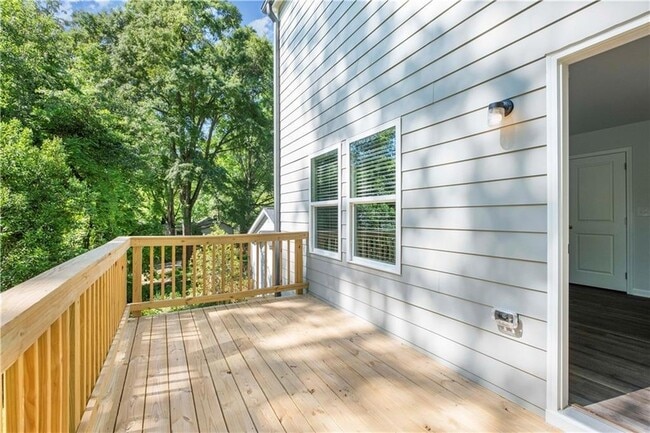 Building Photo - 1139 Lookout Ave NW