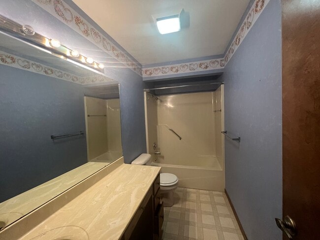 Building Photo - Coming soon! West End rental!