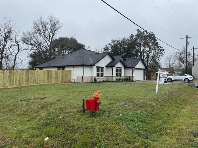 Building Photo - 6405 Carver Ave