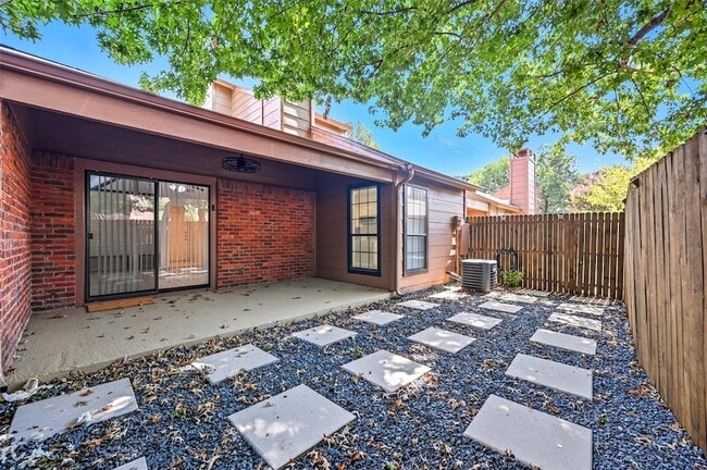 Building Photo - 1603 Brentwood Dr