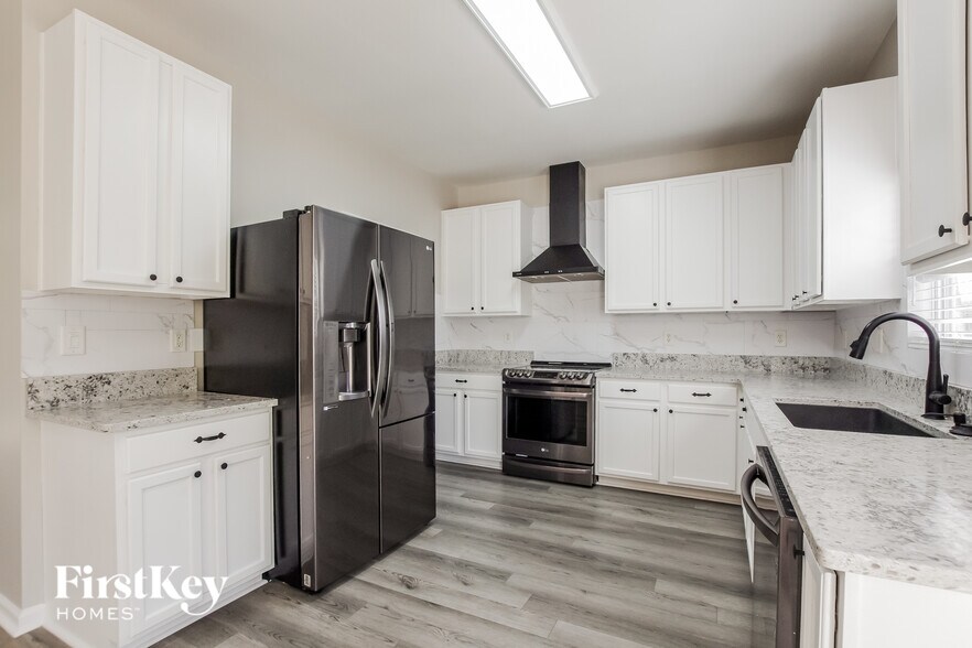 Building Photo - 7421 Lamplighter Close Dr