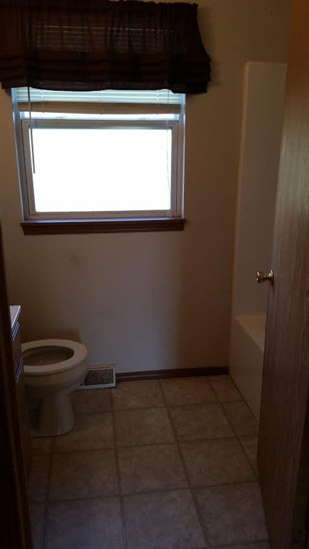 Building Photo - Maquoketa Townhome
