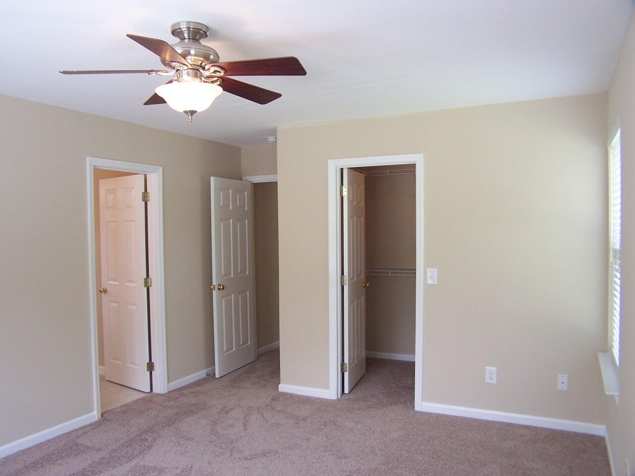 Building Photo - 190 Recess Dr