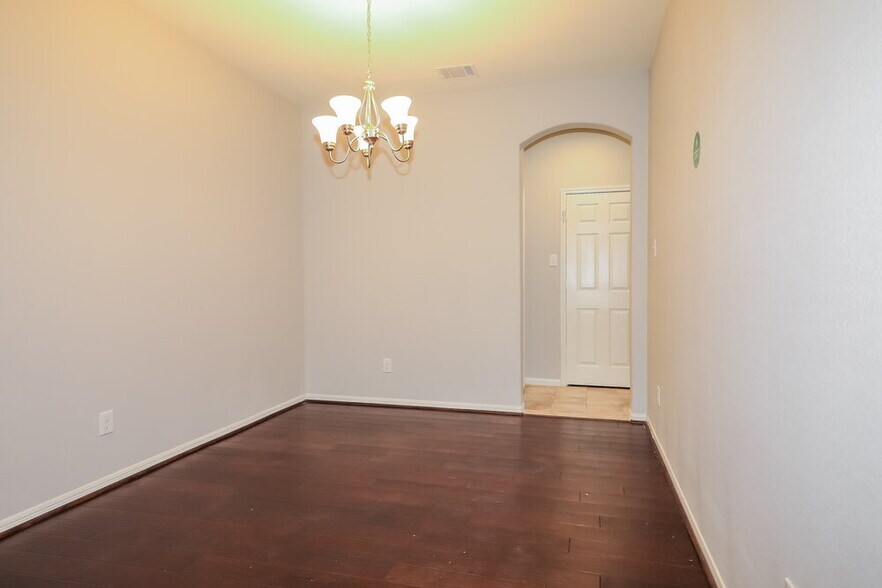Building Photo - 23006 Silver Linden Ct