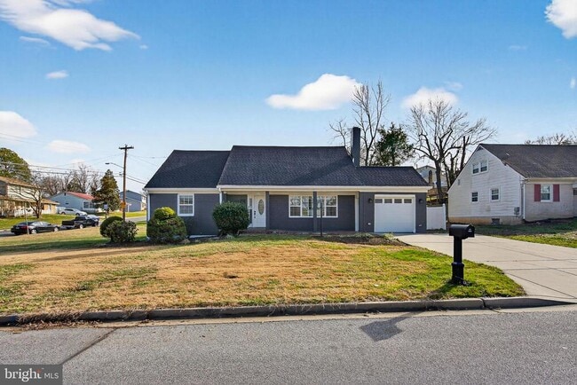 Building Photo - 2403 Kingsway Rd