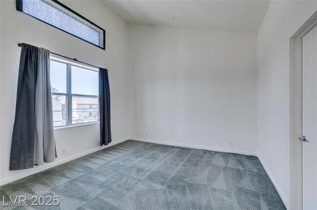 Building Photo - 255 Tower St