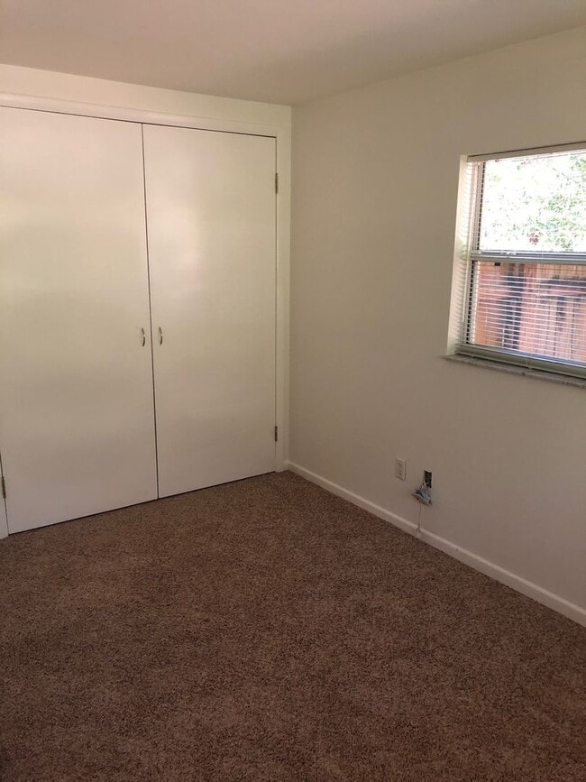 Building Photo - Great Home in Palm View