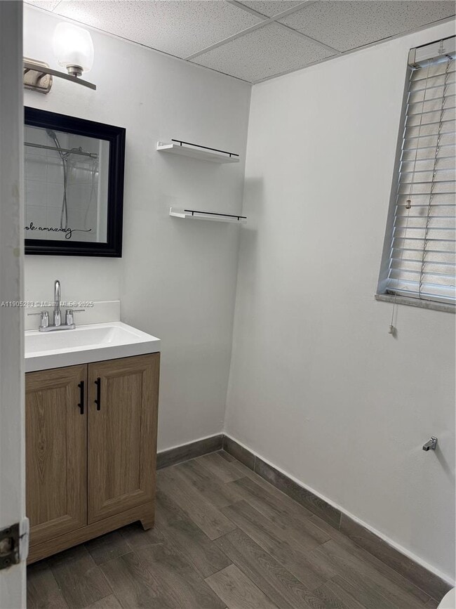 Building Photo - 9460 Fontainebleau Blvd