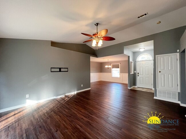 Building Photo - Elegant 3 Bedroom Home with Solar Panels!-...