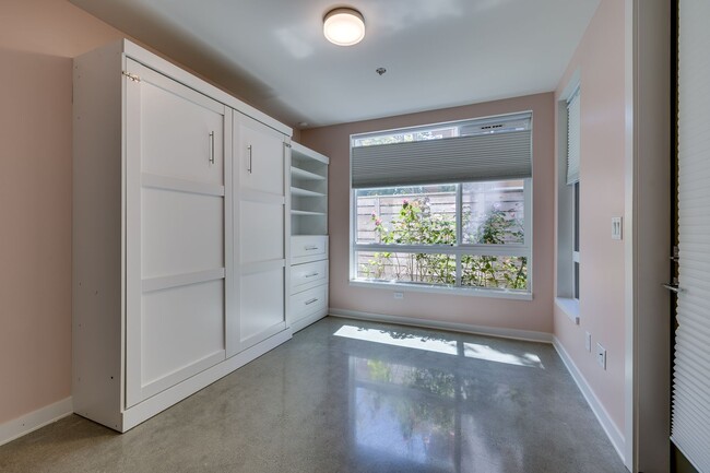 Building Photo - Townhouse in perfect Capitol Hill location!