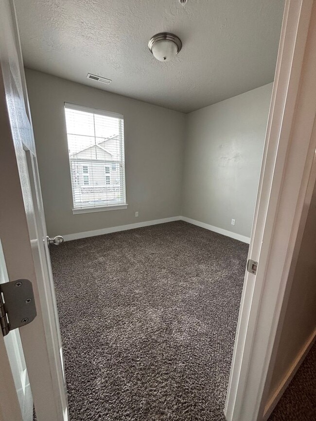 Building Photo - Reduced price