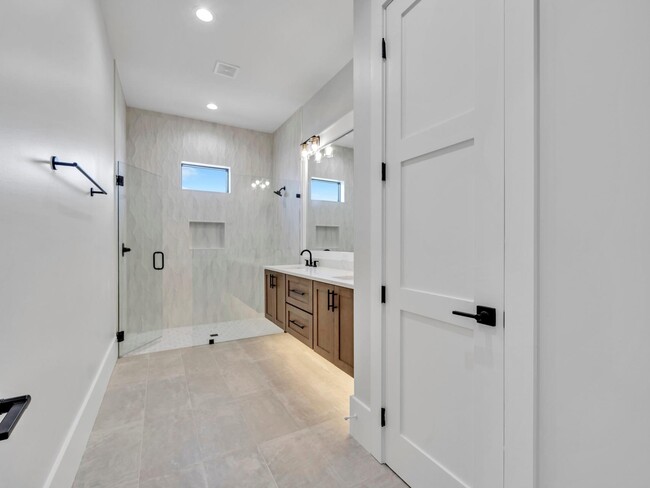 Building Photo - 330 Kelly Plantation Dr