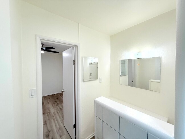 Building Photo - 6200-6202 Muscatel