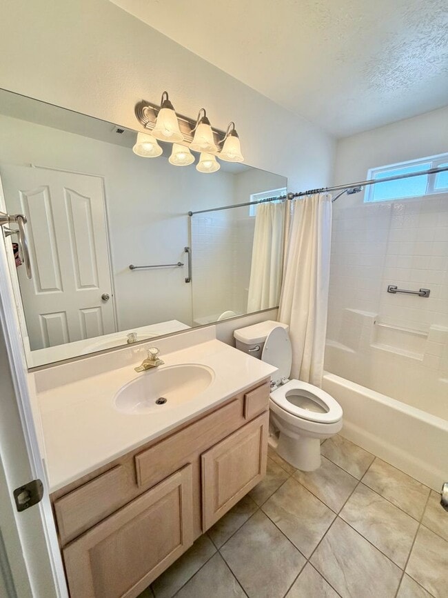 Building Photo - 143 187 N Westridge Dr