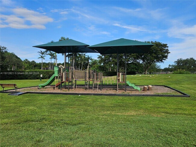 Building Photo - 10630 SW 158th Ct