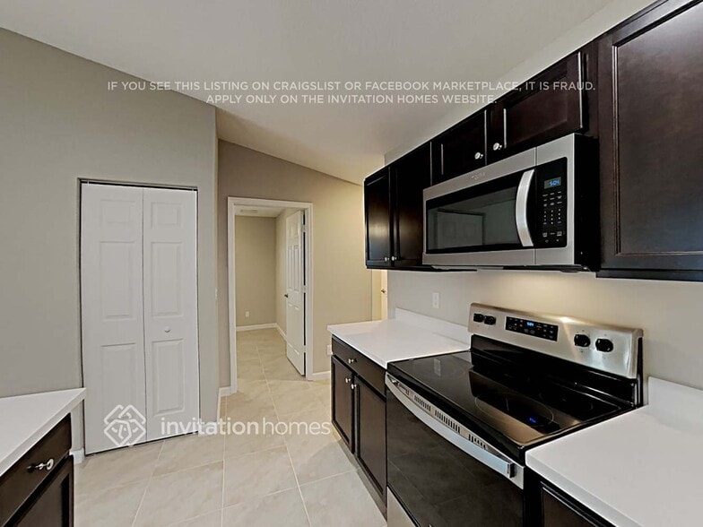 Building Photo - 365 SW Ridgecrest Dr