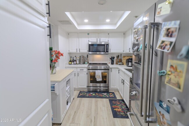 Building Photo - 7870 E Camelback Rd