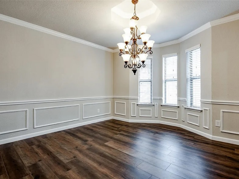 Building Photo - 8966 Hialeah Cir S