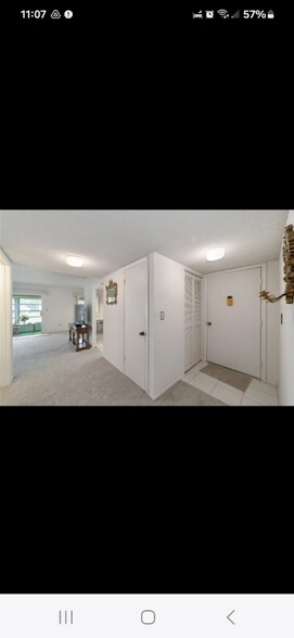 Building Photo - 557 Midway Dr