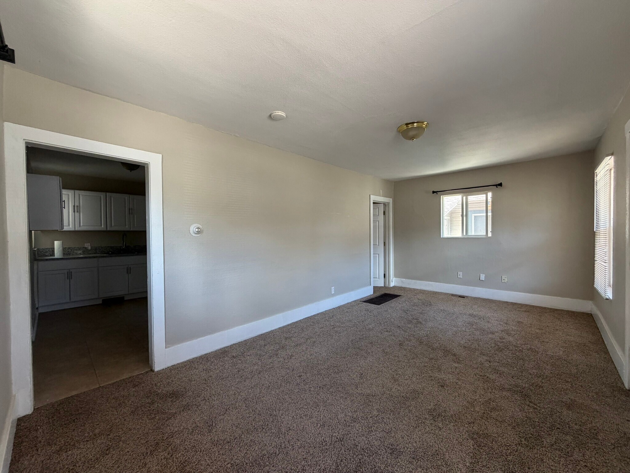 Building Photo - 404 E Kiowa St