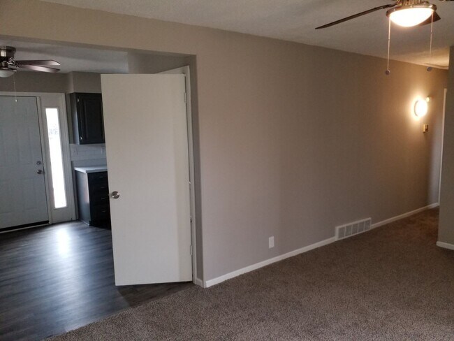 Building Photo - AVAILABLE NOW! Liberty Home 3 Bed 2 Bath 2...