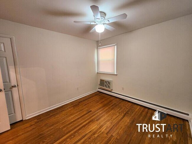 Building Photo - 2-bedroom house in Lawndale North East Phi...
