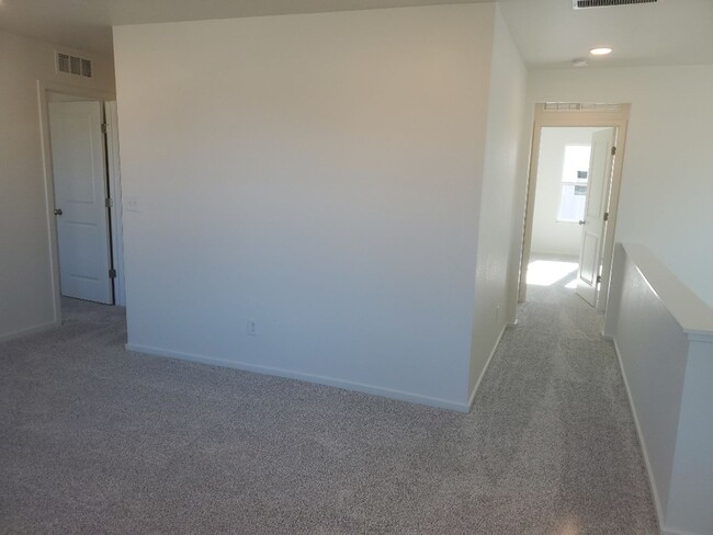 Building Photo - Exquisite 3 Bed 2.5 Bath Single Family Home