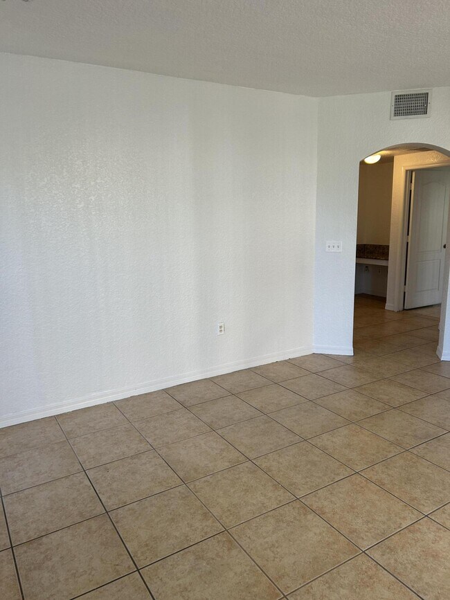 Building Photo - 130 SW Peacock Blvd