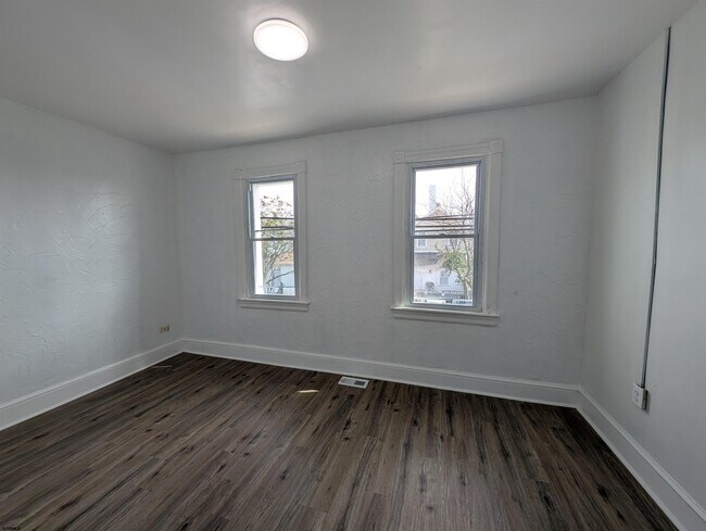 Building Photo - 519 Graff Ln