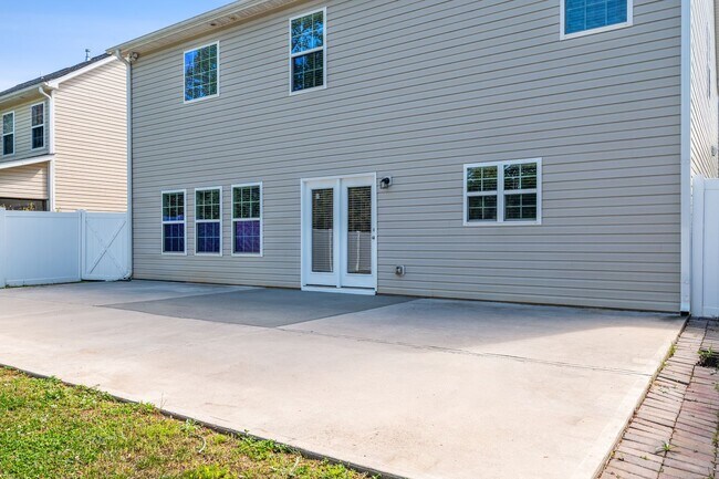 Building Photo - 5 Bedrooms in the heart of Summerfield!