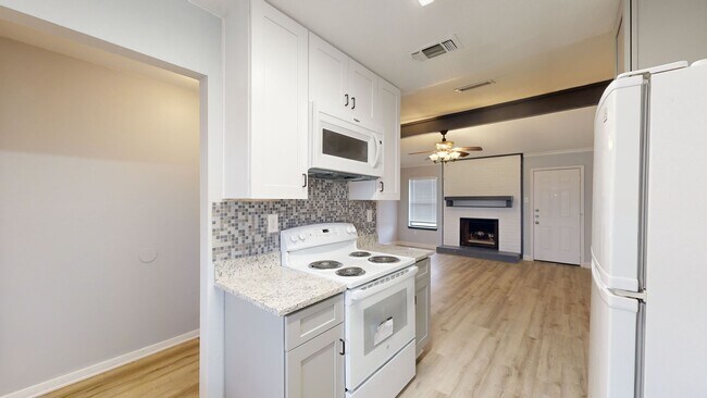 Building Photo - REMODELED 3 bedroom, 1.5 bath, 1 car garage home minutes away from the airfield!