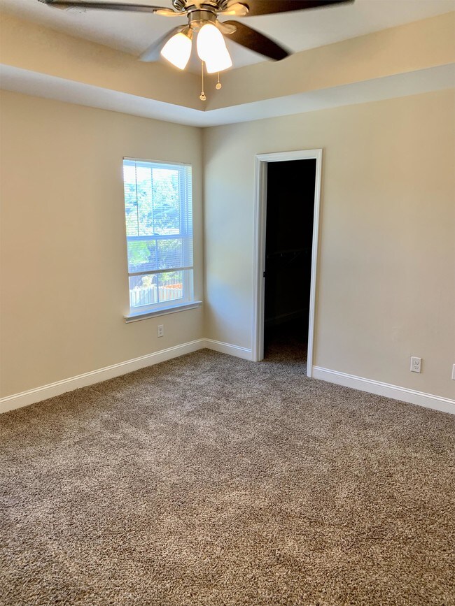 Building Photo - 147 Waverly Way