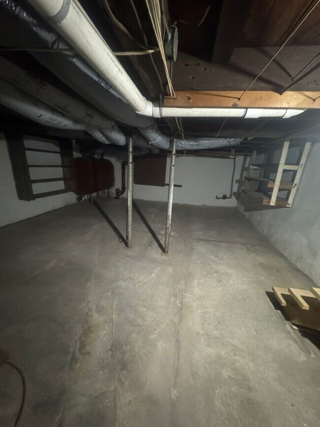 Building Photo - 4 Bedroom 2 Bath House, Yard-Halifax