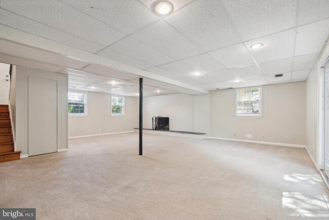 Building Photo - 8615 Regor Ln