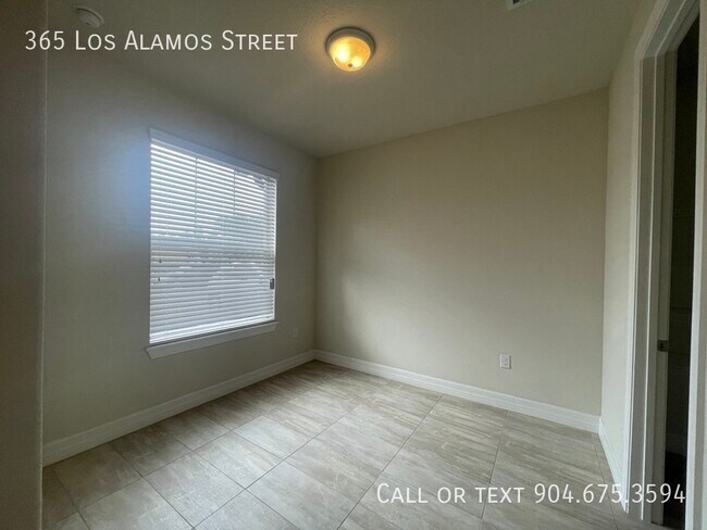 Building Photo - 365 Los Alamos St