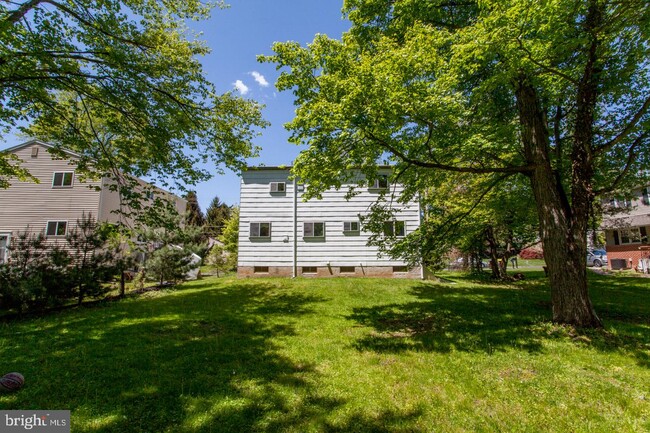 Building Photo - 463 Avenue B