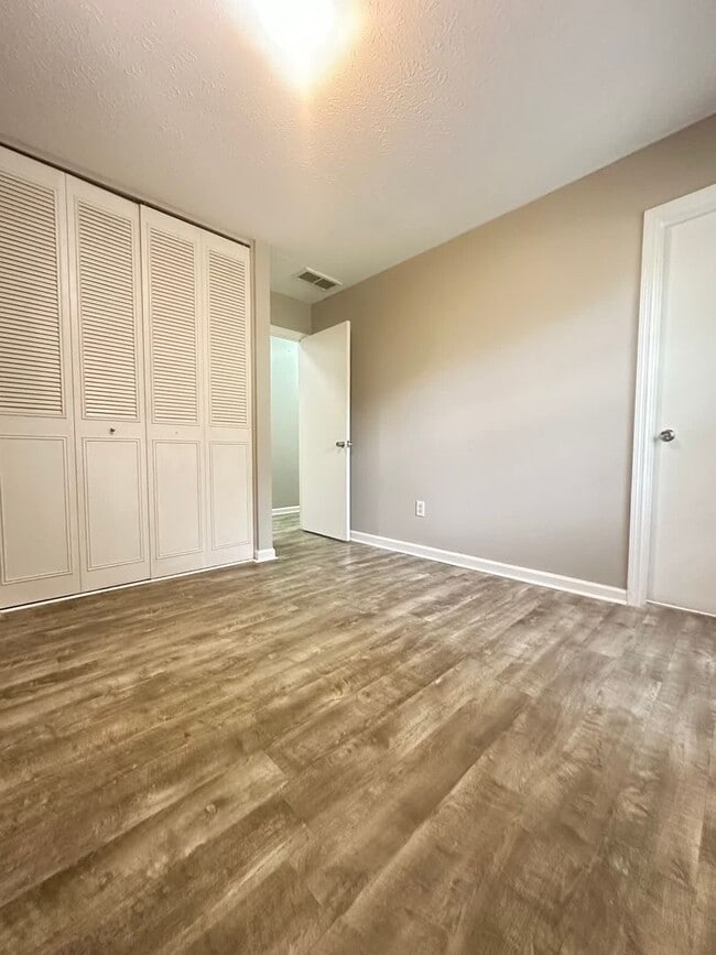 Building Photo - 732 Faulkner Ave