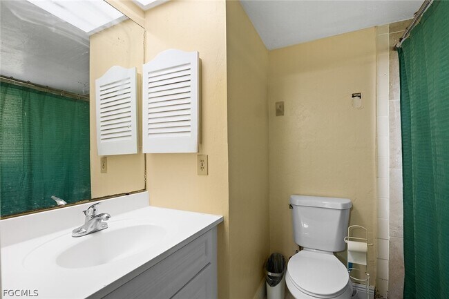 Building Photo - 2039 Golfside Village Dr