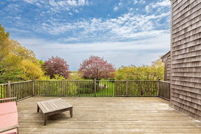 Building Photo - 869 Head of Pond Rd