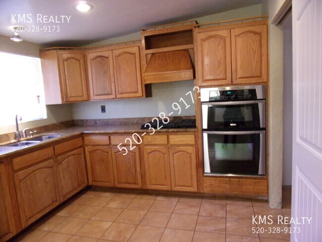 Building Photo - 5625 S Irving Dr