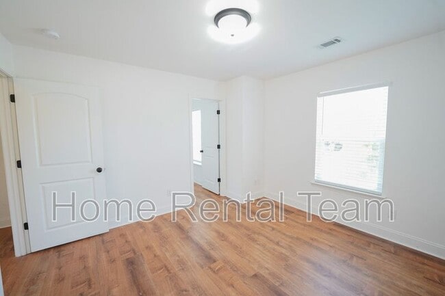 Building Photo - 75 Sailmaker Ln