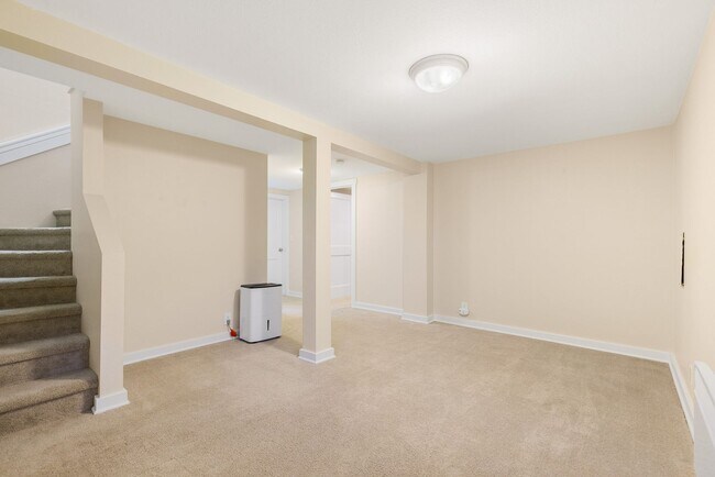 Building Photo - Greenlake Charming 3 Bedroom 1.75 Bath Huge Finished Family Room & Unfinished Basement